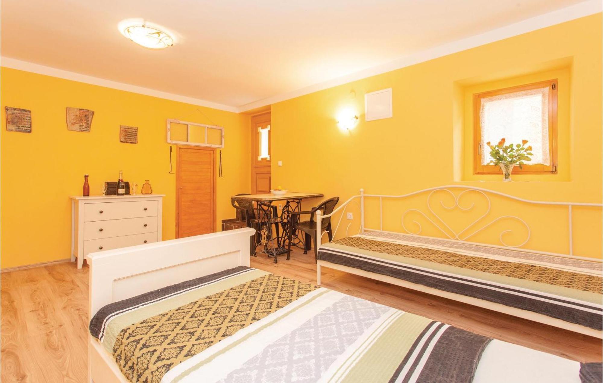 Gorgeous Apartment In Omisalj With Kitchen المظهر الخارجي الصورة