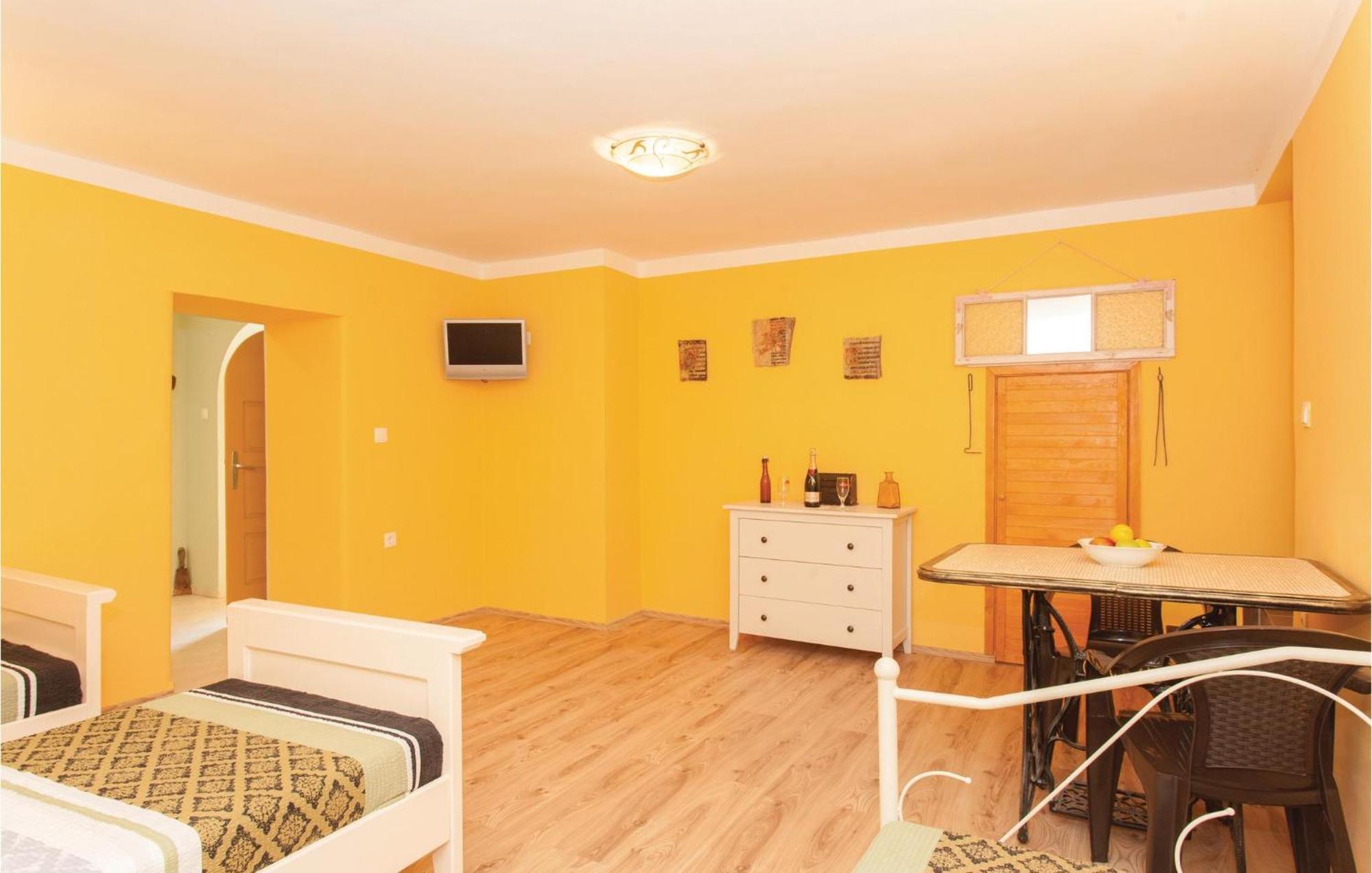 Gorgeous Apartment In Omisalj With Kitchen المظهر الخارجي الصورة